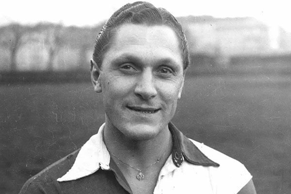 Josef Bican (805 bàn sau 530 trận đấu, 1931-1956). Ảnh: These Football Times.